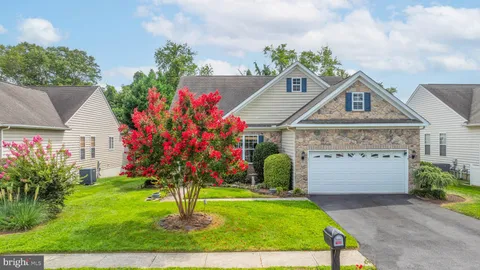 a front view of house with yard