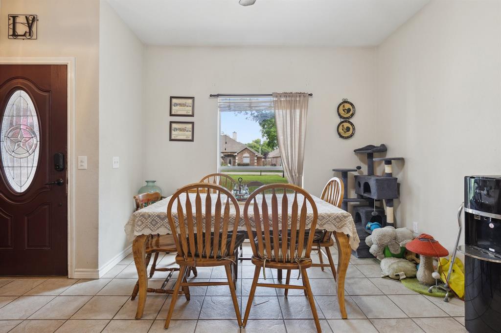 118 Cagle Quinlan, TX 75474 - Photo 3 of 23 a view of a livingroom with furniture and furniture
