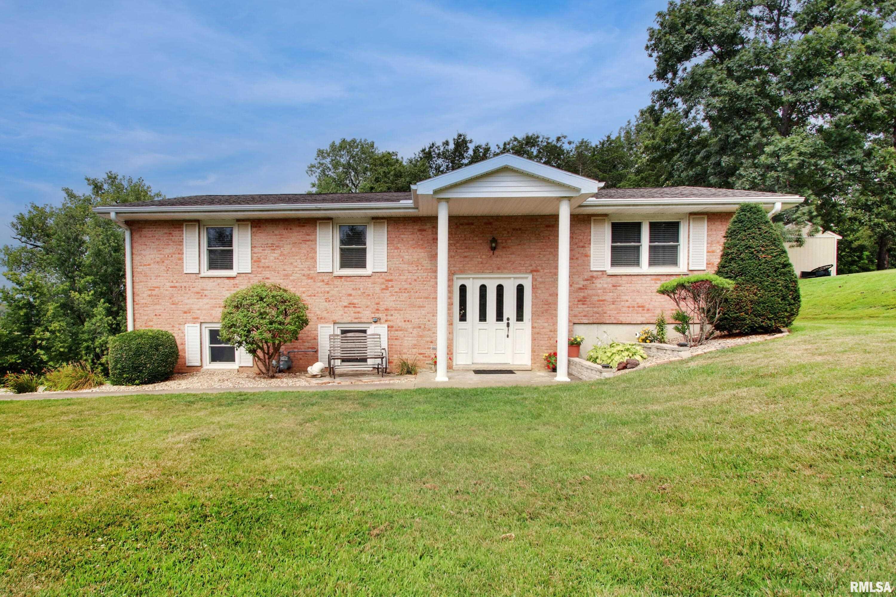 1826 Rim Road Quincy, IL 62305 - Photo 1 of 25 Gallery Image 1