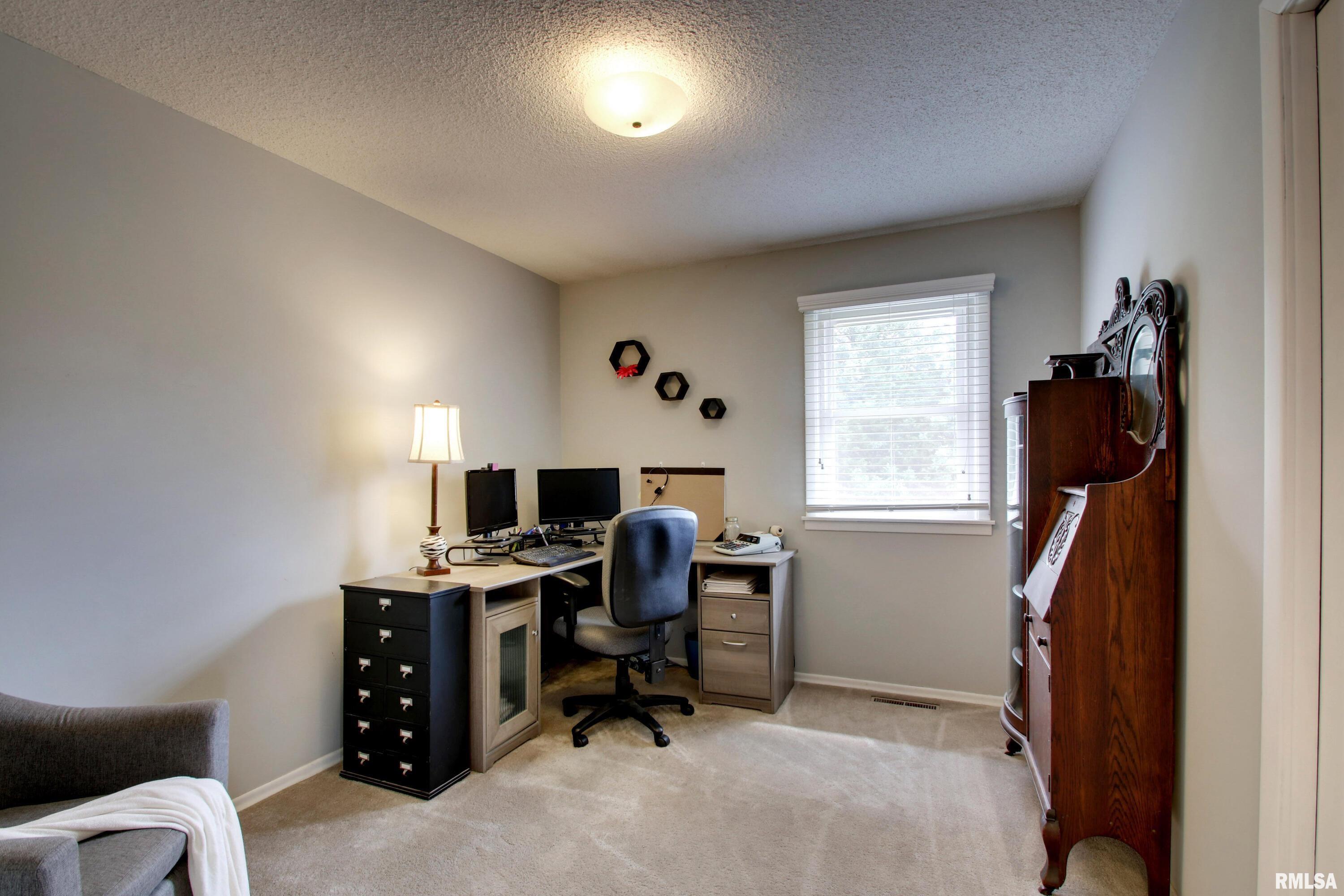 1826 Rim Road Quincy, IL 62305 - Photo 12 of 25 Gallery Image 12