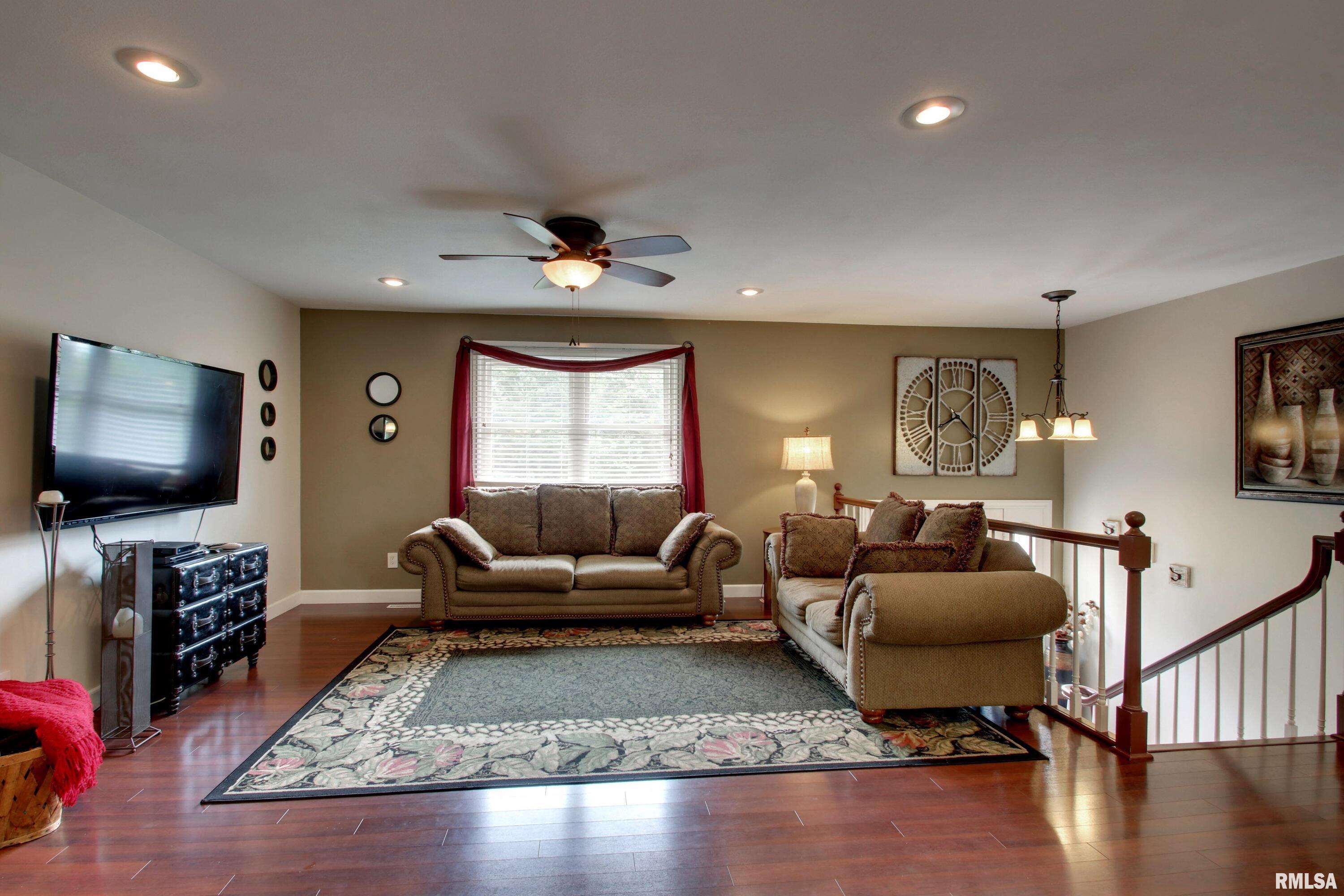 1826 Rim Road Quincy, IL 62305 - Photo 3 of 25 Gallery Image 3