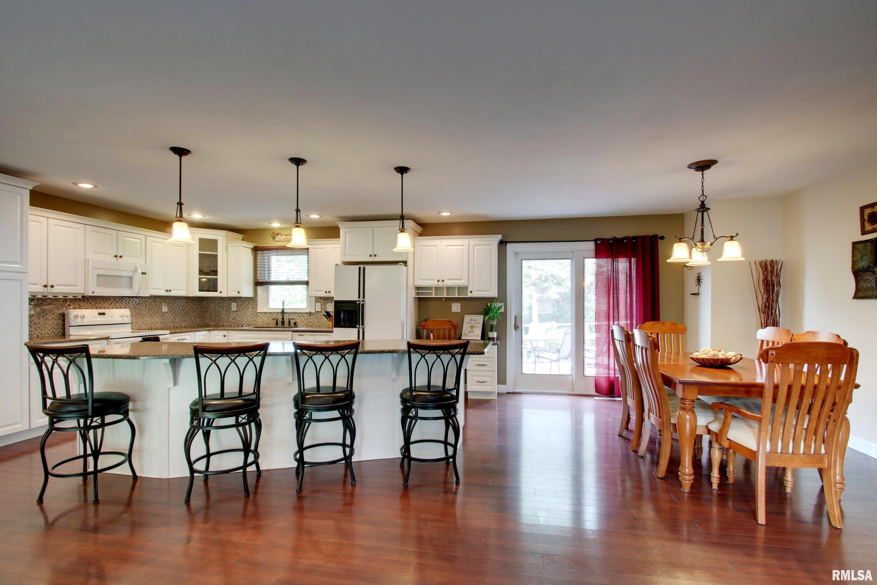 1826 Rim Road Quincy, IL 62305 - Photo 4 of 25 Gallery Image 4
