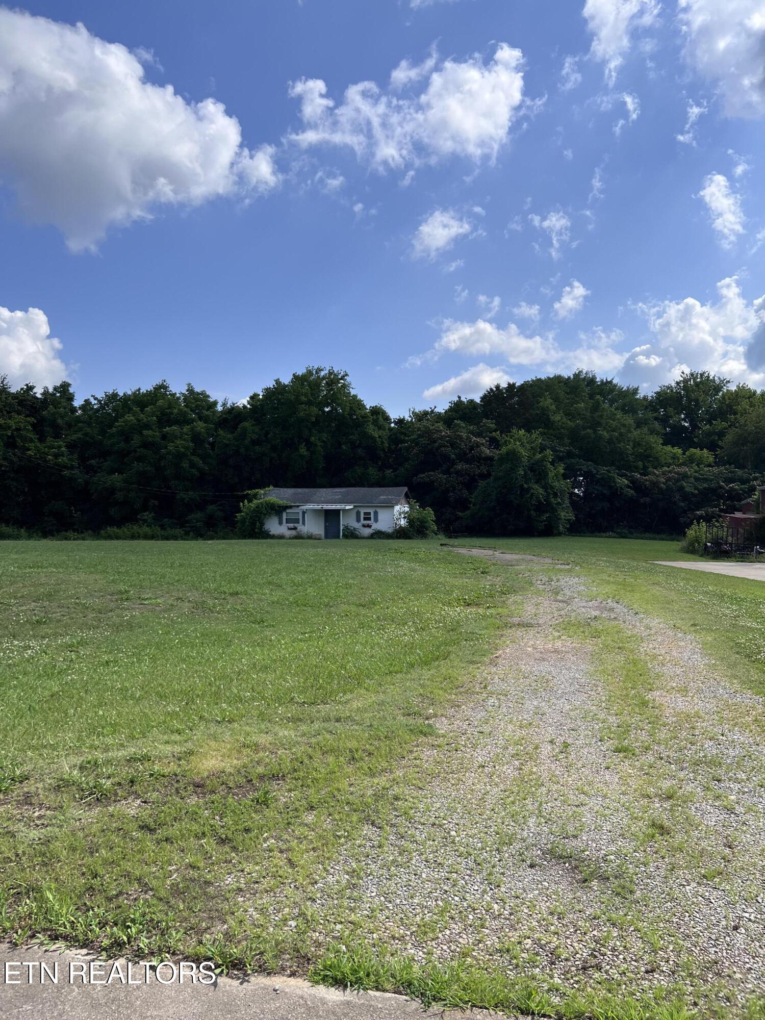 1448 Louisville Road Alcoa, TN 37701 - Photo 4 of 53 IMG_0282