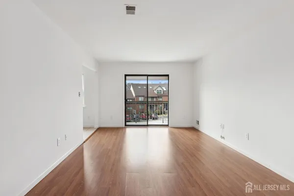 $319,900 | 124 Beverly Hill Terrace, Unit J, Woodbridge, NJ 07095
