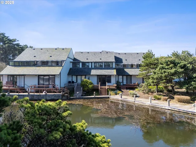 $618,000 | 180 Southeast Highway 101, Unit 17, Lincoln City, OR 97367