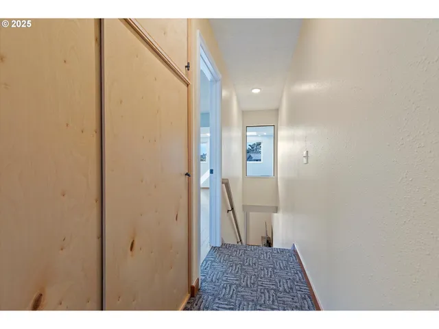 $618,000 | 180 Southeast Highway 101, Unit 17, Lincoln City, OR 97367