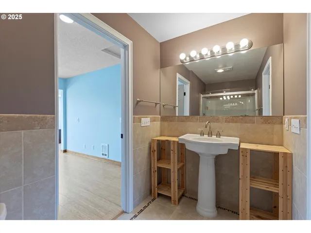 $618,000 | 180 Southeast Highway 101, Unit 17, Lincoln City, OR 97367