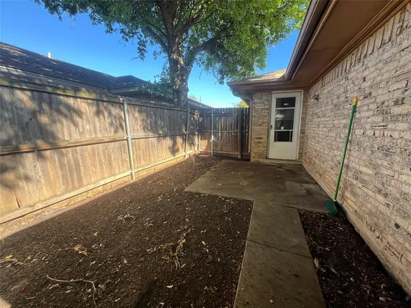 $1,650 | 826 Skyline Drive, Duncanville, TX 75116