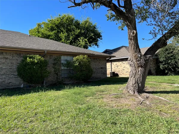 $1,650 | 826 Skyline Drive, Duncanville, TX 75116