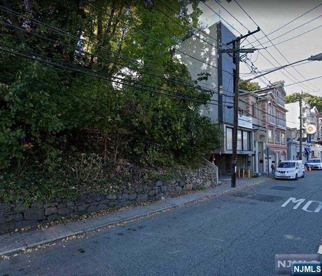 1072 River Road Edgewater, NJ 07020 - Photo 5 of 6