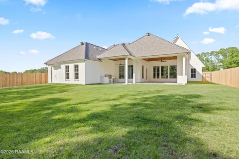 $860,000 | 117 Leaning Oak Drive, Lafayette, LA 70508