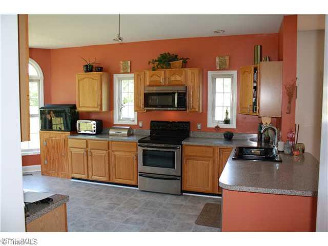 7914 Highfill Road Summerfield, NC 27358 - Photo 4 of 6 Kitchen.