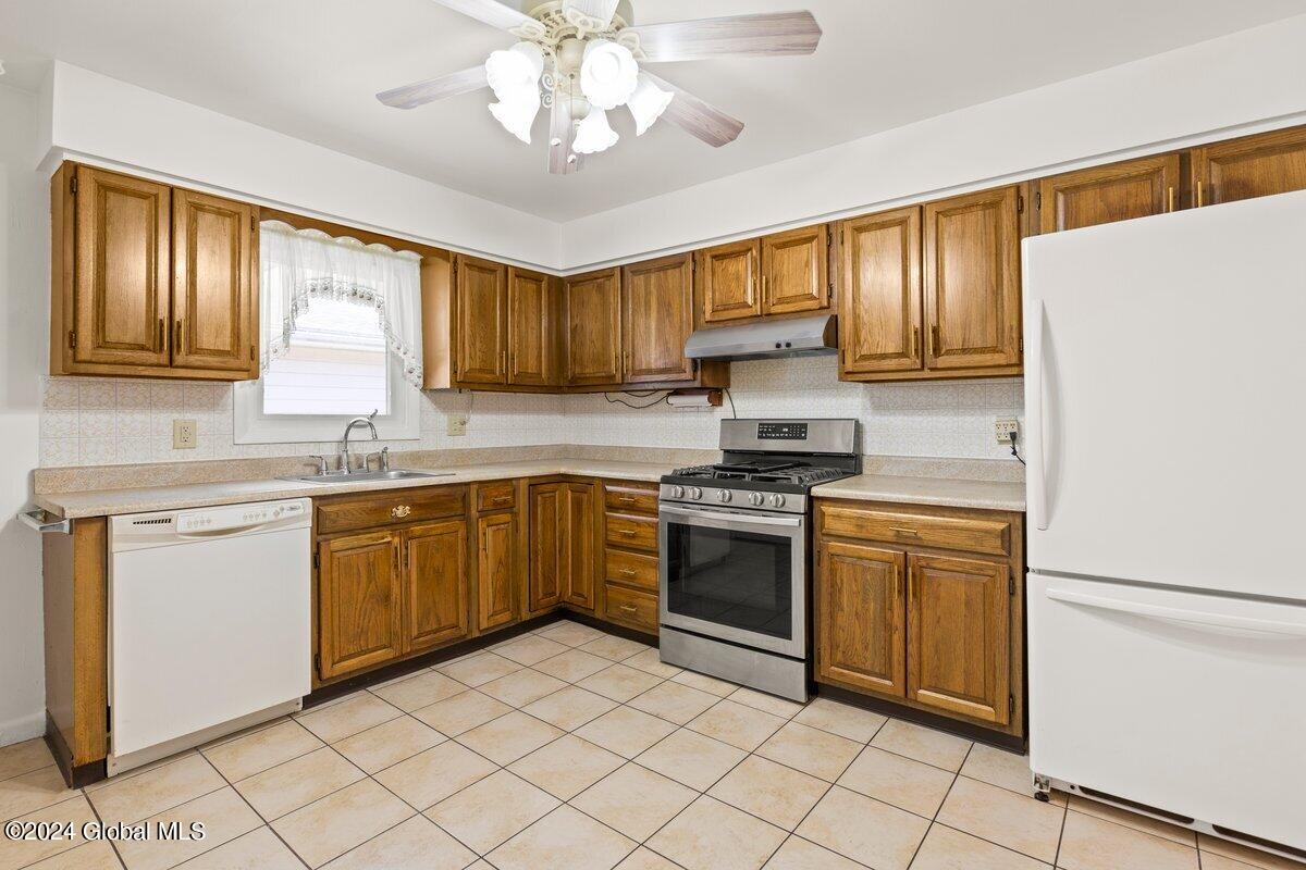 179 Russell Road Albany, NY 12203 - Photo 7 of 21 179 3