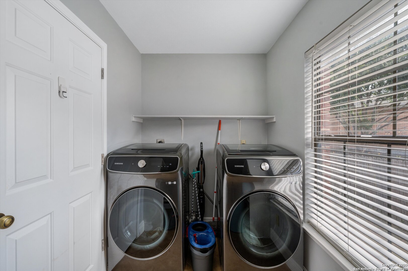 7624 Lonecrest Lane Converse, TX 78109 - Photo 15 of 32 a utility room with dryer and washer