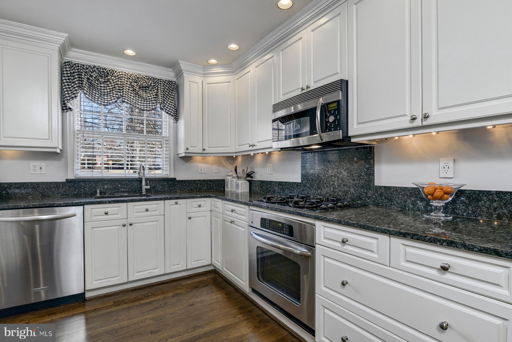 5700 Marengo Road Bethesda, MD 20816 - Photo 16 of 58 Kitchen with granite counters