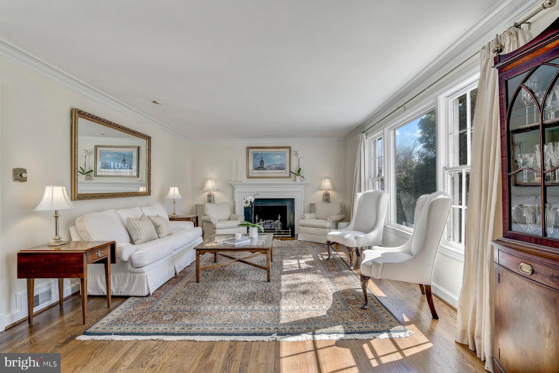 5700 Marengo Road Bethesda, MD 20816 - Photo 19 of 58 Living room - spacious and bright!