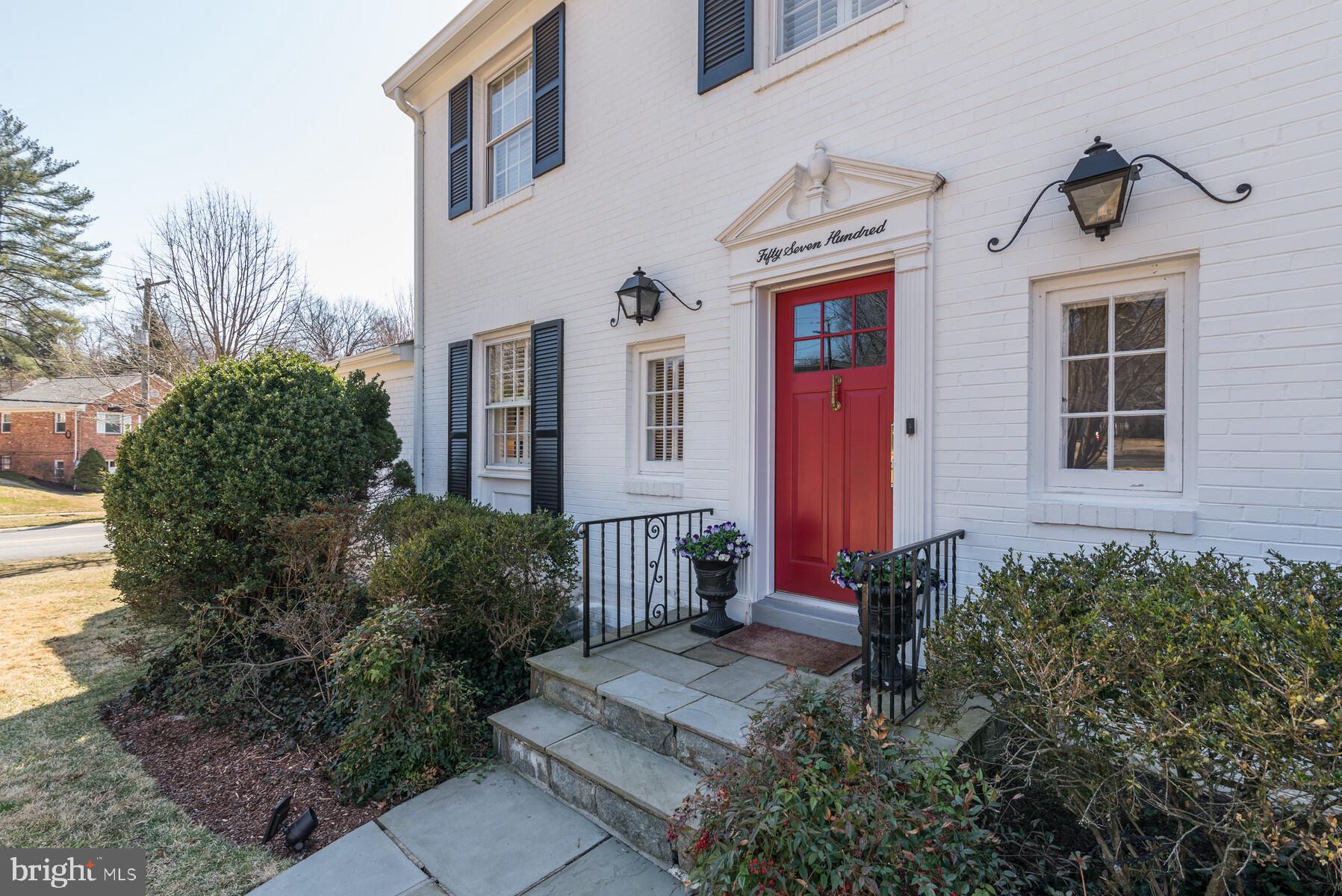 5700 Marengo Road Bethesda, MD 20816 - Photo 4 of 58 Front door