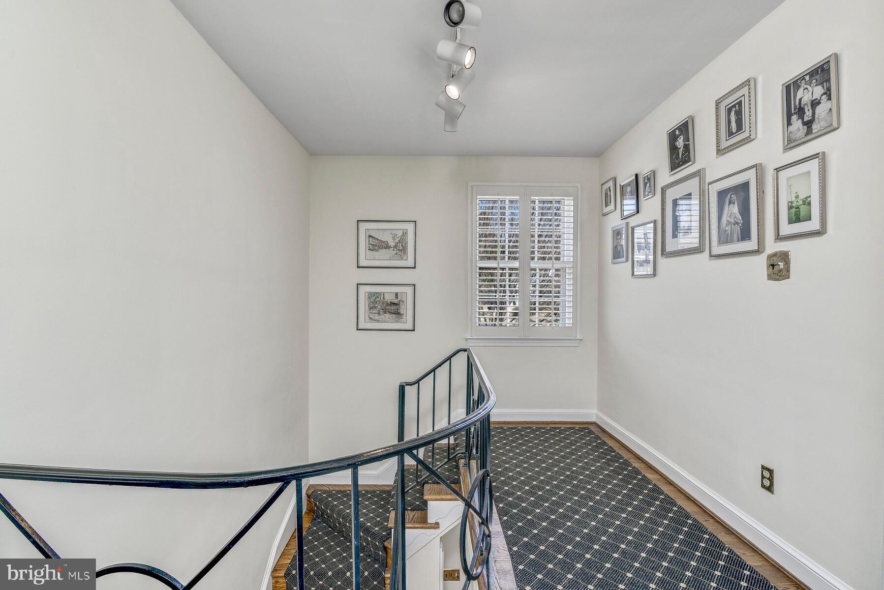 5700 Marengo Road Bethesda, MD 20816 - Photo 49 of 58 Upper landing