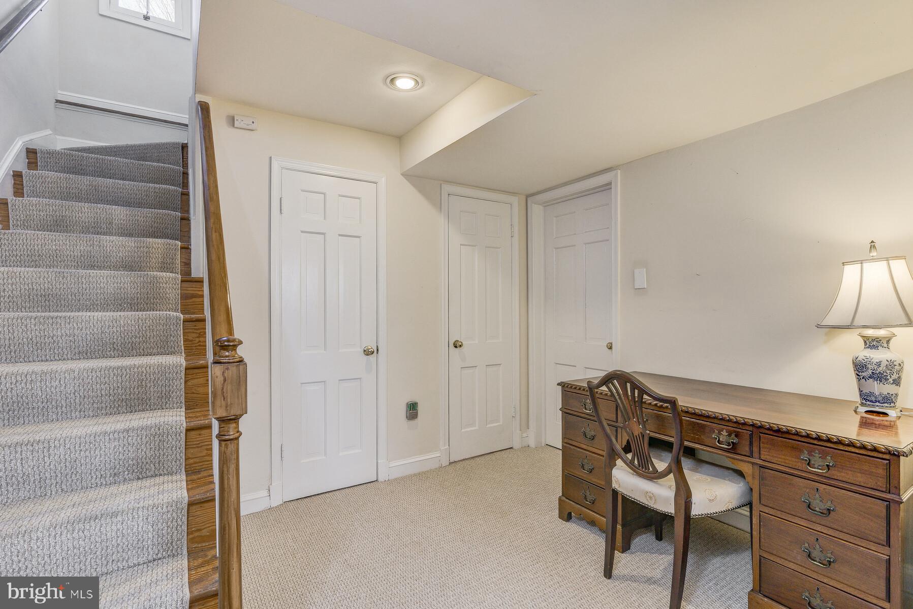 5700 Marengo Road Bethesda, MD 20816 - Photo 51 of 58 Lower landing