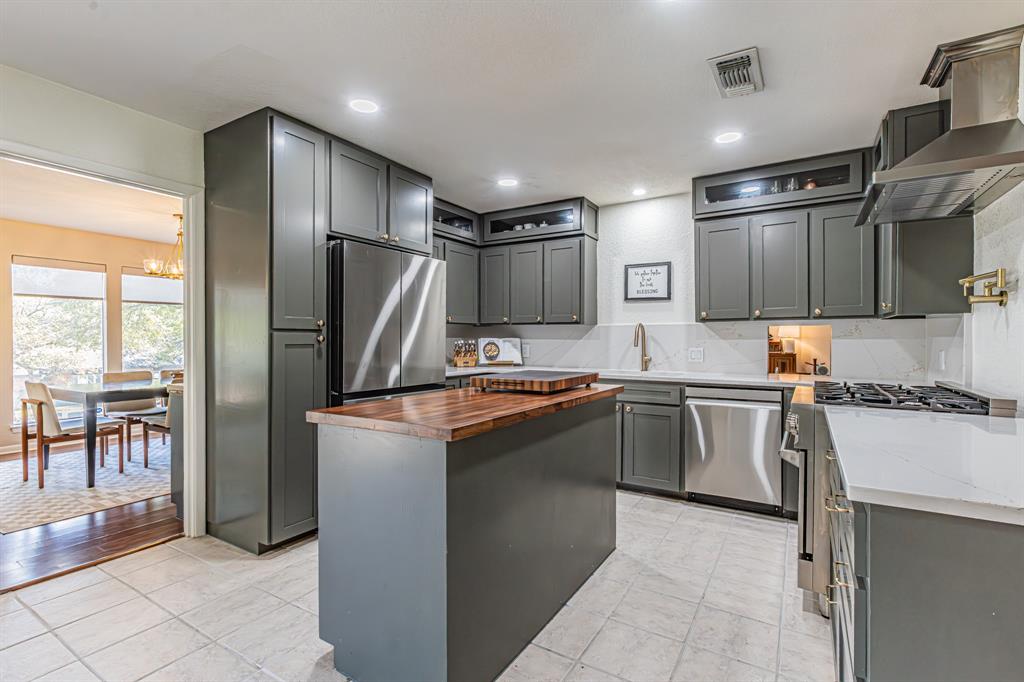 18 Crosslands Road Benbrook, TX 76132 - Photo 12 of 39 All new appliances. Gas cooktop.