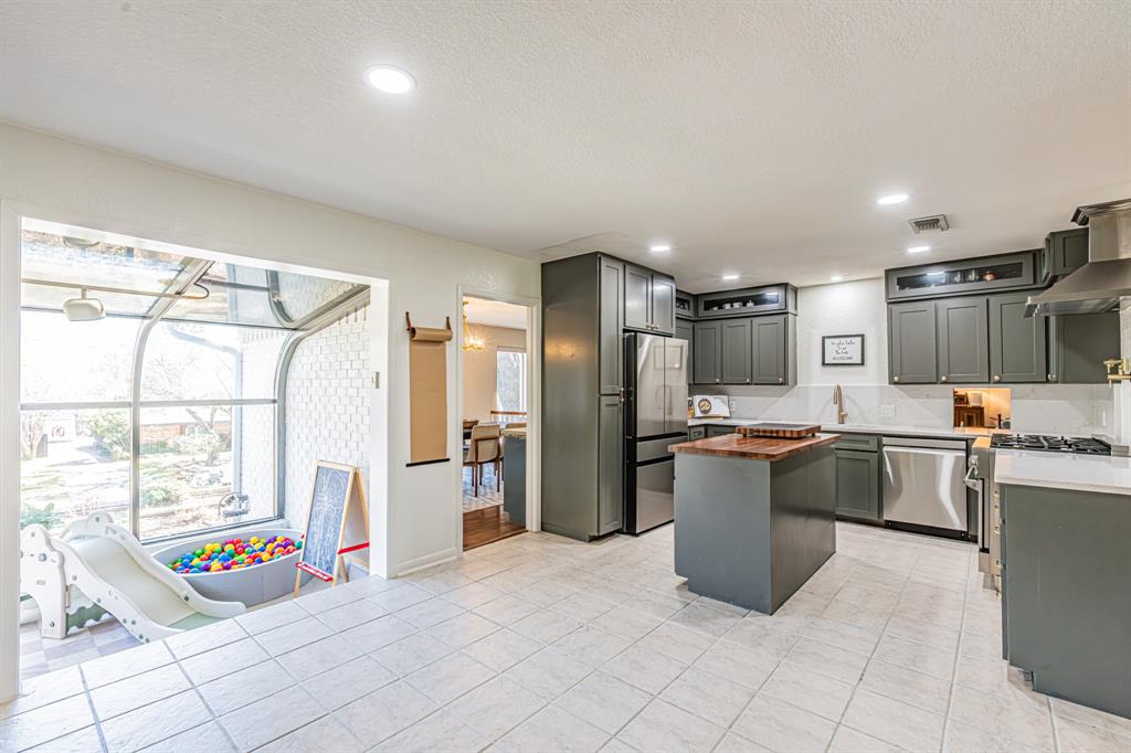 18 Crosslands Road Benbrook, TX 76132 - Photo 13 of 39