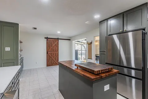 $687,000 | 18 Crosslands Road, Benbrook, TX 76132