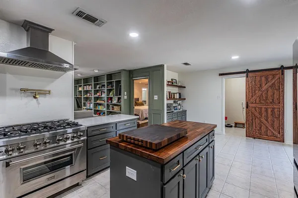 $700,000 | 18 Crosslands Road, Benbrook, TX 76132