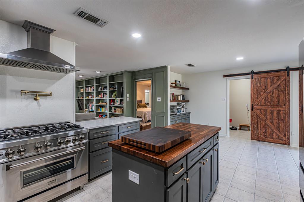 18 Crosslands Road Benbrook, TX 76132 - Photo 16 of 39