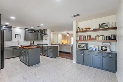 $687,000 | 18 Crosslands Road, Benbrook, TX 76132