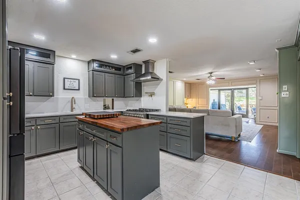 $700,000 | 18 Crosslands Road, Benbrook, TX 76132