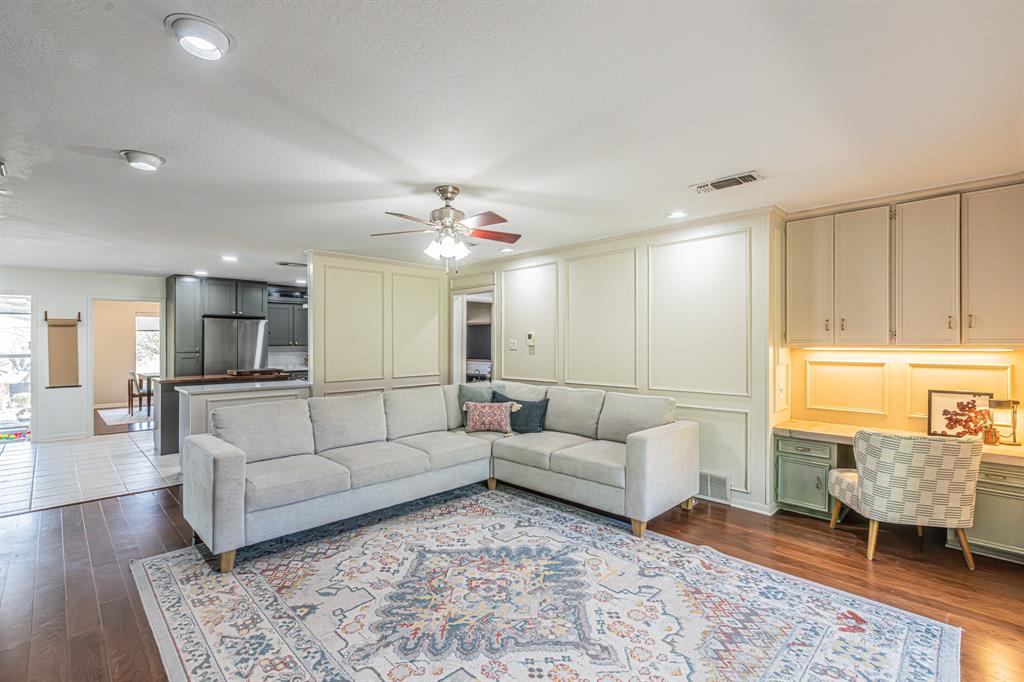 18 Crosslands Road Benbrook, TX 76132 - Photo 21 of 39 with built in desk