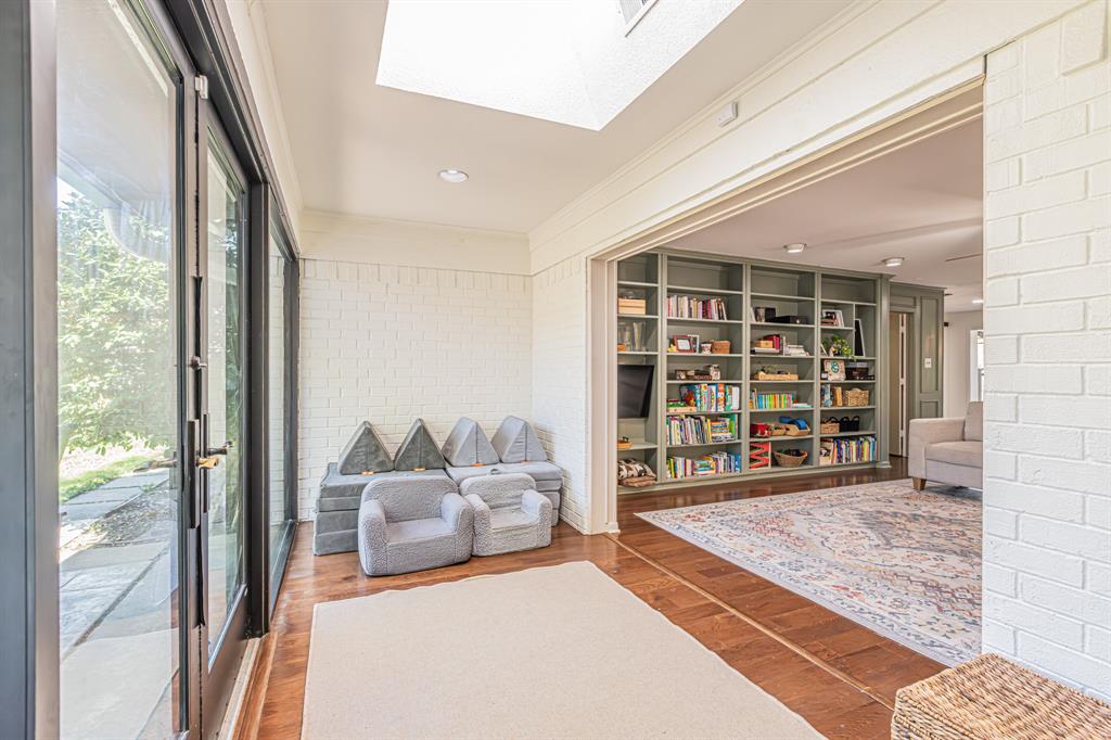 18 Crosslands Road Benbrook, TX 76132 - Photo 23 of 39 skylight feature