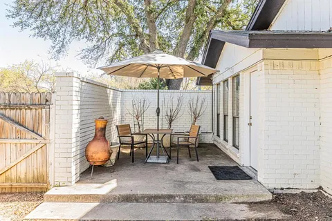$687,000 | 18 Crosslands Road, Benbrook, TX 76132