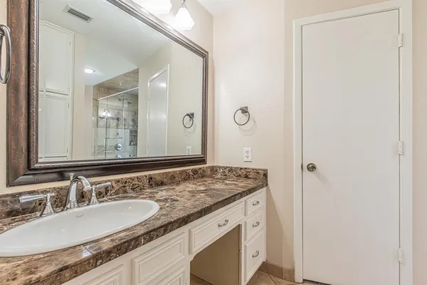 $700,000 | 18 Crosslands Road, Benbrook, TX 76132