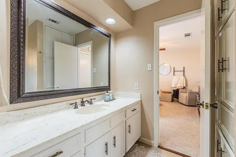 $687,000 | 18 Crosslands Road, Benbrook, TX 76132