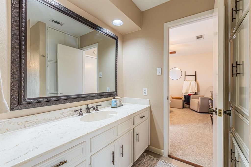 18 Crosslands Road Benbrook, TX 76132 - Photo 34 of 39 Jack and Jill bathroom