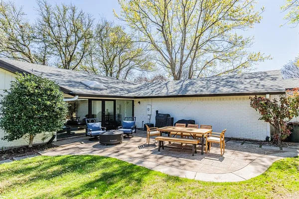 $700,000 | 18 Crosslands Road, Benbrook, TX 76132