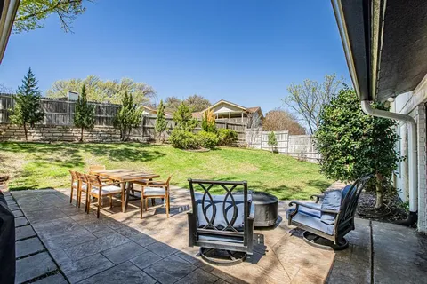 $687,000 | 18 Crosslands Road, Benbrook, TX 76132
