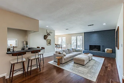 $687,000 | 18 Crosslands Road, Benbrook, TX 76132