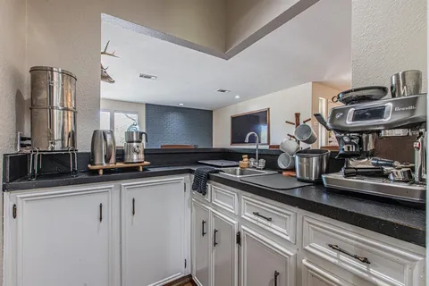 $687,000 | 18 Crosslands Road, Benbrook, TX 76132