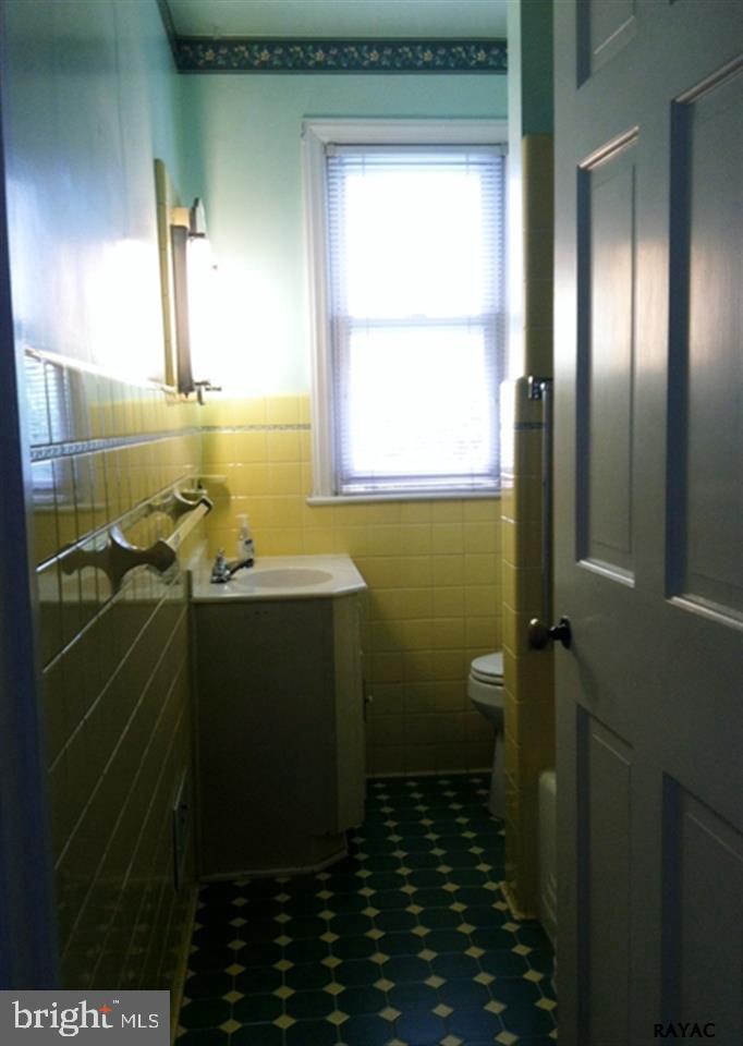 409 Maple Street Manchester, PA 17345 - Photo 21 of 35 Gallery Image 21