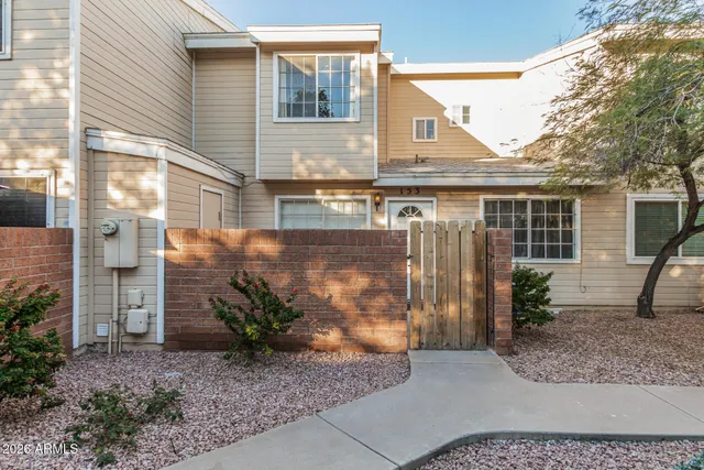 a view of a house with a backyard