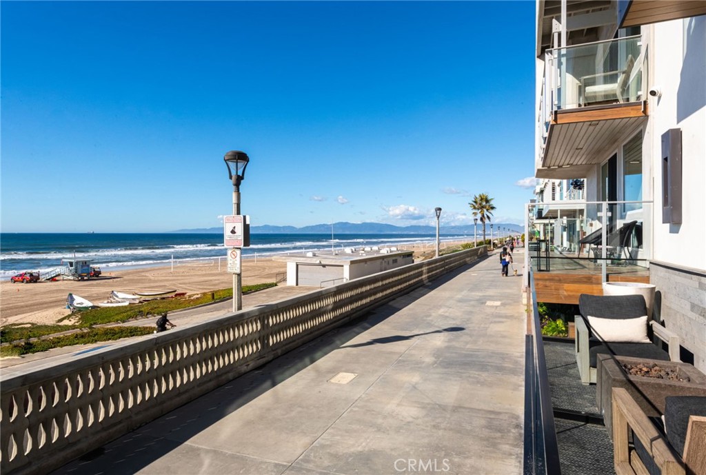 2200 The Strand, Unit A Manhattan Beach, CA 90266 - Photo 14 of 38 a view of a balcony with an outdoor space