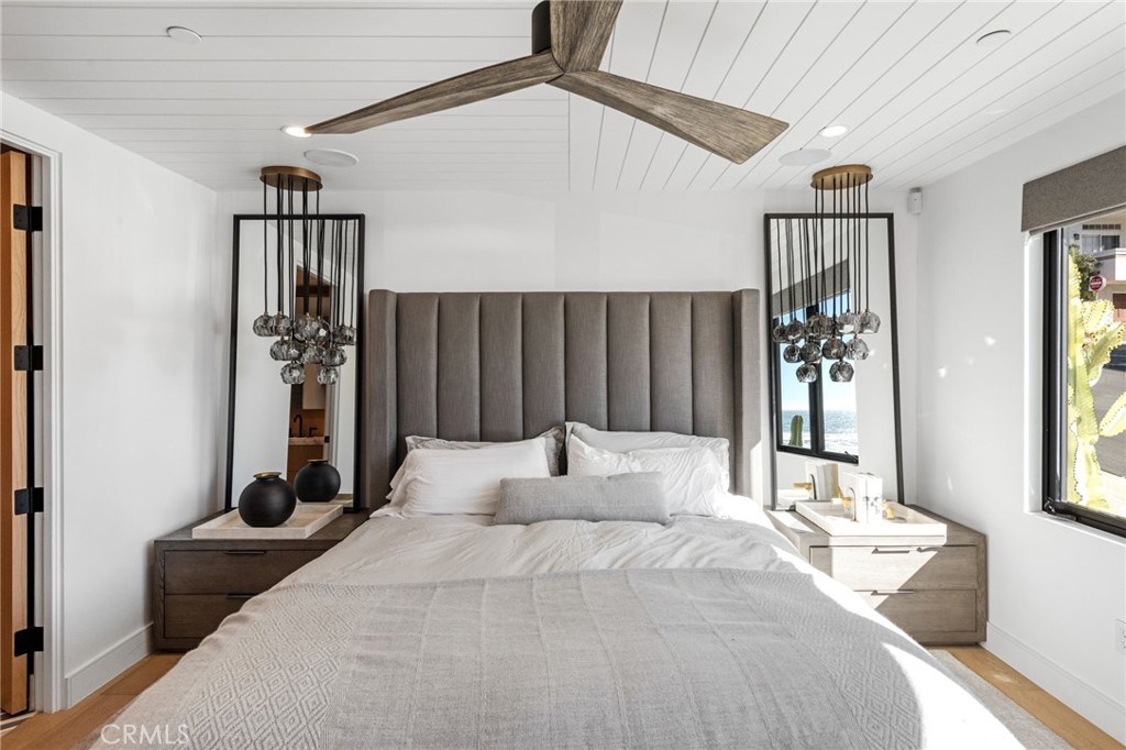 2200 The Strand, Unit A Manhattan Beach, CA 90266 - Photo 21 of 38 a bedroom with a large bed and a window