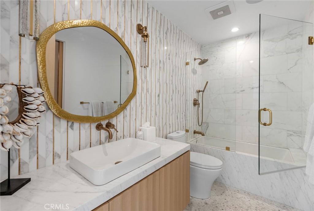 2200 The Strand, Unit A Manhattan Beach, CA 90266 - Photo 27 of 38 a bathroom with a toilet a sink and a mirror