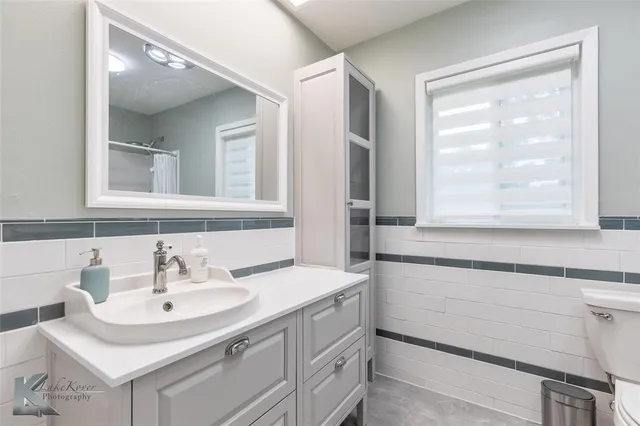 a view of entryway with stairs