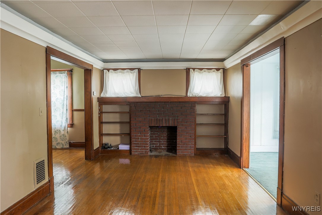 148 Nassau Avenue Tonawanda Town, NY 14217 - Photo 3 of 40