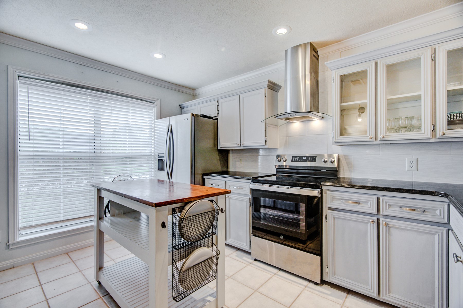 3970 Inverness Drive Beaumont, TX 77707 - Photo 7 of 34