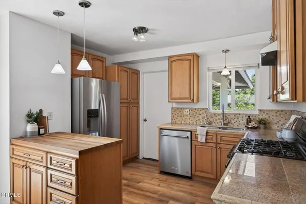 $839,900 | 80 Pathelen Avenue, Oak View, CA 93022