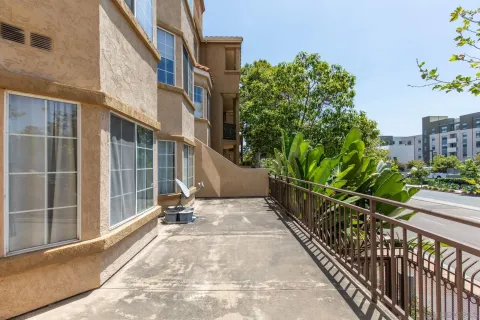 $624,999 | 550 Camino De La Reina, Unit 107, San Diego, CA 92108